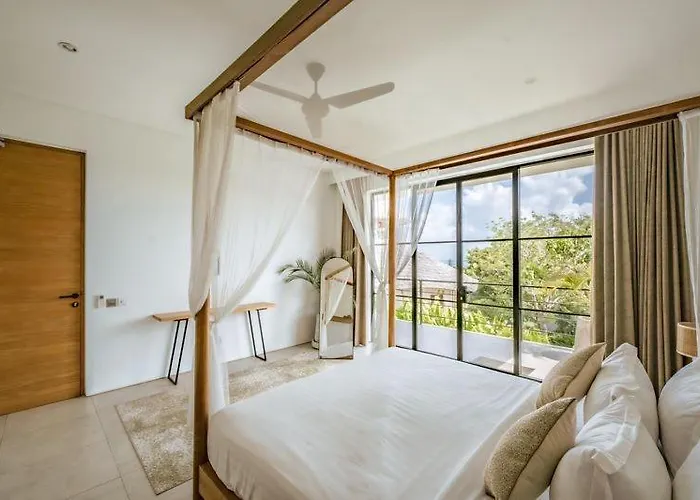 Aviela 3br With Sauna In Bingin 别墅