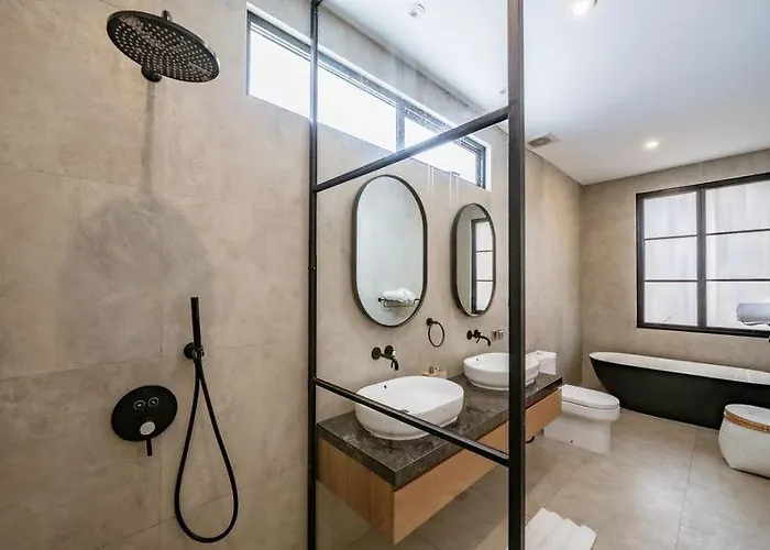 Aviela 3br With Sauna In Bingin 别墅