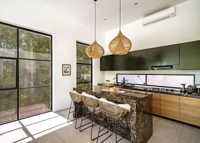 Aviela 3br With Sauna In Bingin